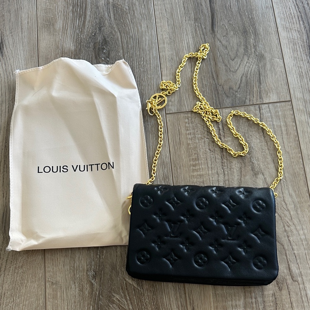Louis Vuitton Black Leather Crossbody Bag pochette cousin look a like